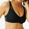 Hanes Women's Ultra-Light Comfort V-Neck Wireless Bra DHHU42